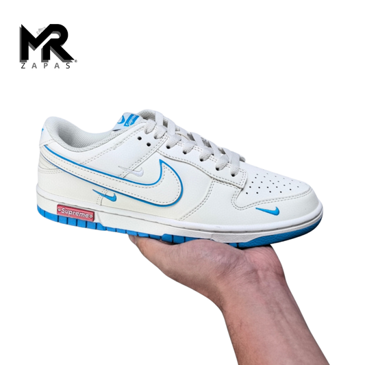 NIKE SB DUNK LOW -  SUPREME BLANCO / AZUL UNIVERSITARIO (SPECIAL EDITION)